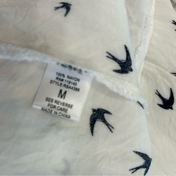 Flattering Silhouette Playful White Bird Dress Medium 🤍🤍 - Picture 9 of 11